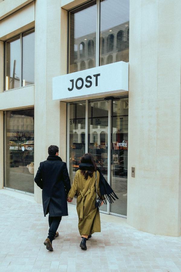 Jost Gare St Jean Hostal *